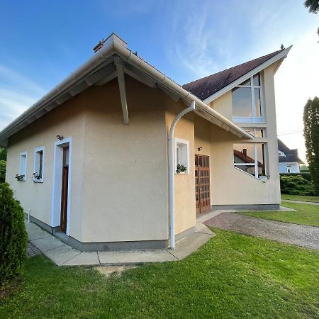 Mol-Ker-Vill Apartment Lenti Exterior foto