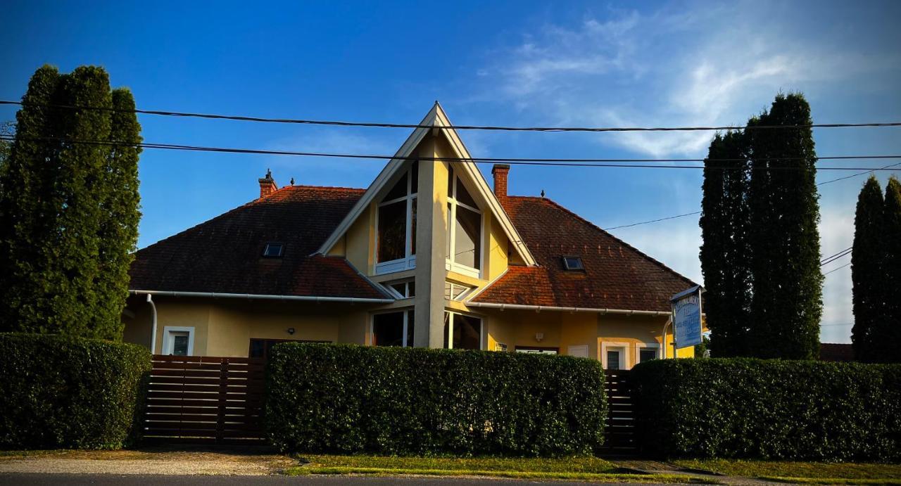Mol-Ker-Vill Apartment Lenti Exterior foto